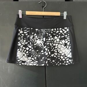 Fila Black + White Abstract Print Skort Size Medium